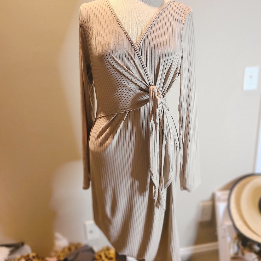 DARING HEART RIBBED MIDI TAUPE DRESS